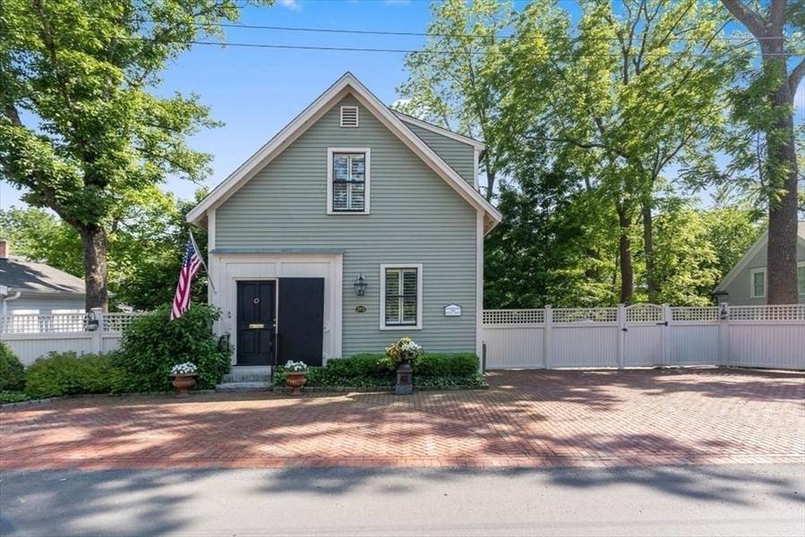 272 North Street, Hingham, MA 02043