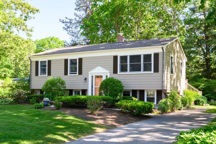 39 Barouche Dr, Marshfield, MA 02050