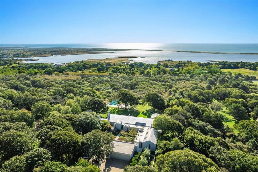 8 Snail Road, Chilmark, MA 02539