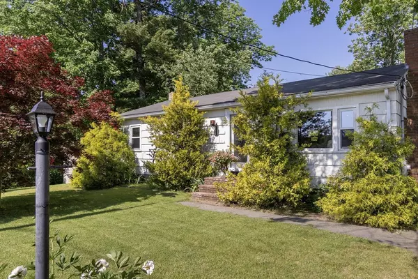 13 Lake Street, Kingston, MA 02364