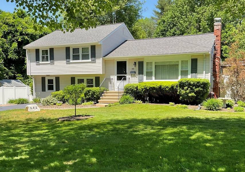 141 Chestnut St, Abington, MA 02351