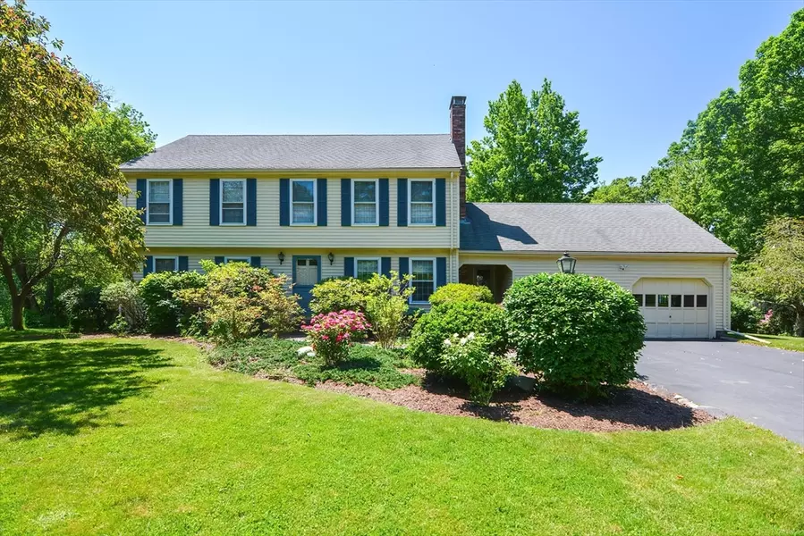 18 Lisa Dr, North Attleboro, MA 02760