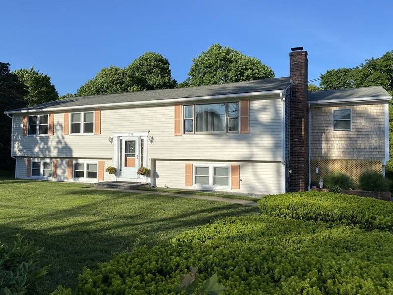 1335 County Rd, Bourne, MA 02534