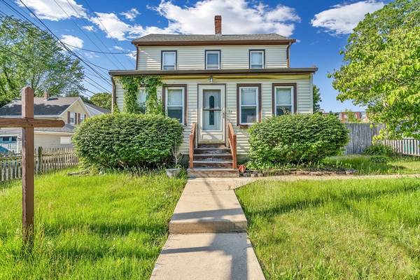 72 Linfield St, Holbrook, MA 02343