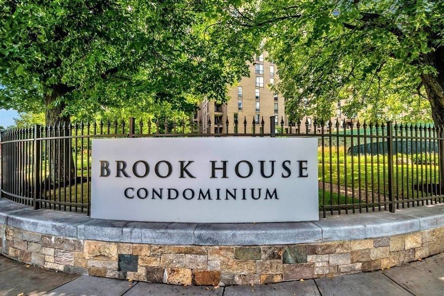 77 Pond Ave. #803, Brookline, MA 02445