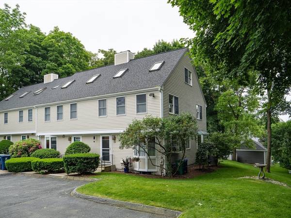 29 Lucille Pl #29, Newton, MA 02464