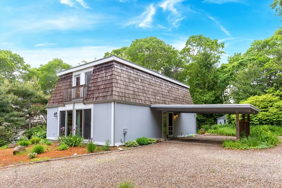 31 Periwinkle Ln, Mashpee, MA 02649