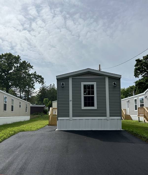 19 Upton Street, Tewksbury, MA 01876