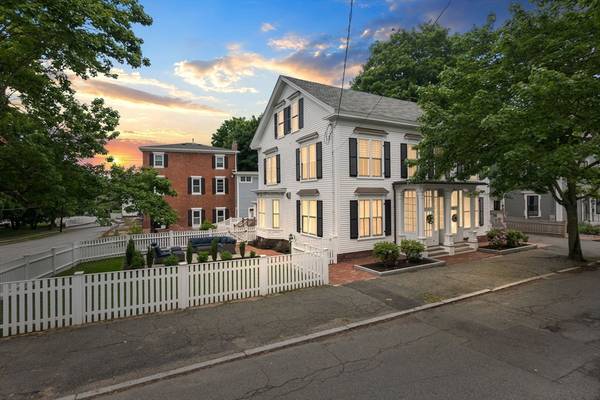 72 Washington St, Newburyport, MA 01950