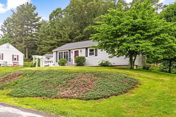 Uxbridge, MA 01569,16 Pine Grove Circle