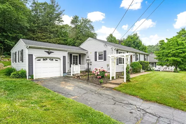 Uxbridge, MA 01569,16 Pine Grove Circle