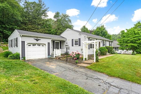 Uxbridge, MA 01569,16 Pine Grove Circle