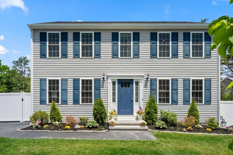 27 Copper Lantern Dr, Plymouth, MA 02360