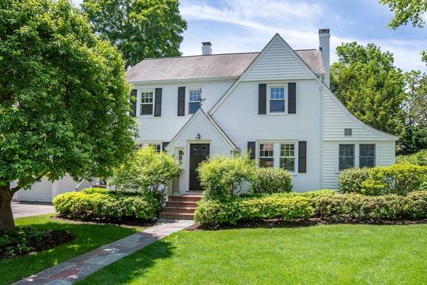 27 Appleby Rd, Wellesley, MA 02482