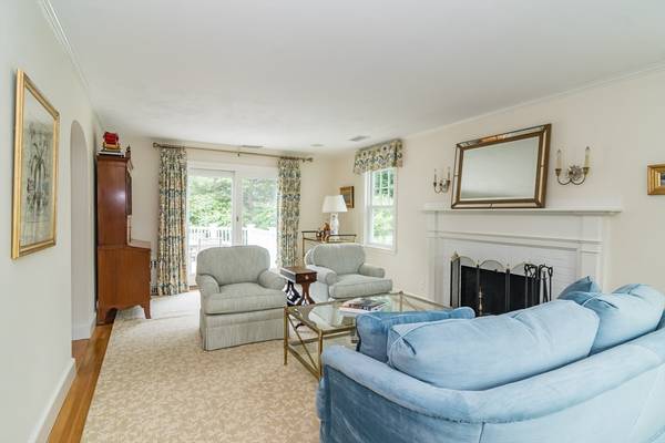 Wellesley, MA 02482,27 Appleby Rd