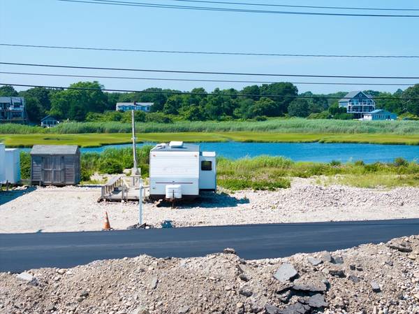 17 East Beach Rd, Westport, MA 02790