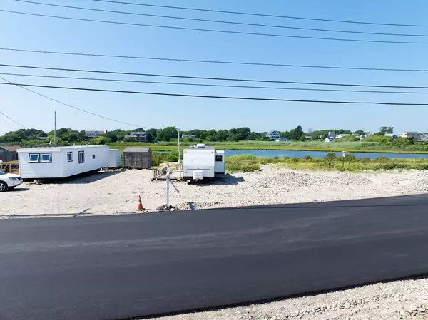 Westport, MA 02790,17 East Beach Rd