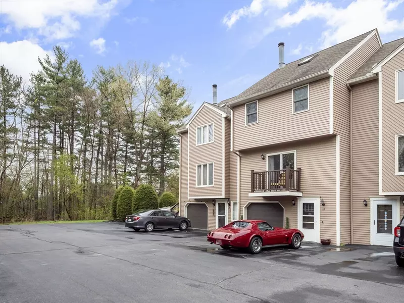 275 Donohue Rd #15, Dracut, MA 01826