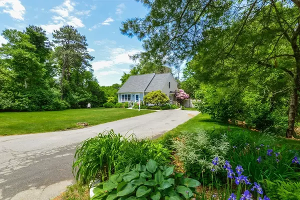 14 Kerrywood Dr, Falmouth, MA 02536