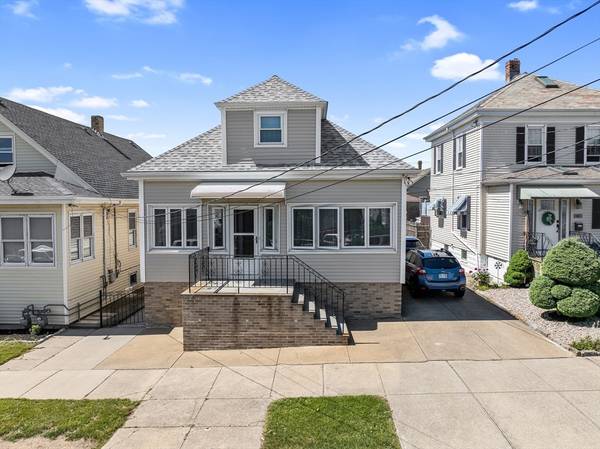 51 Calumet St, New Bedford, MA 02744