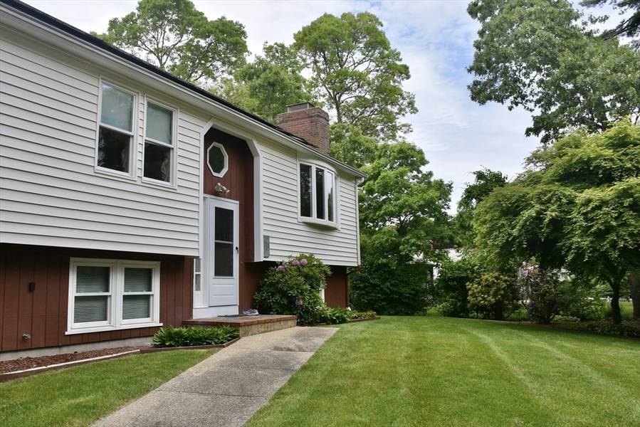 3 Catskill Rd, Bourne, MA 02532