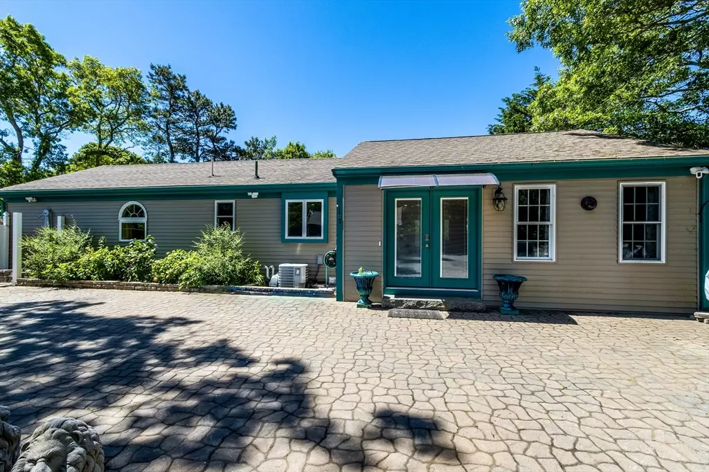 Falmouth, MA 02536,12 Ox Bow Road