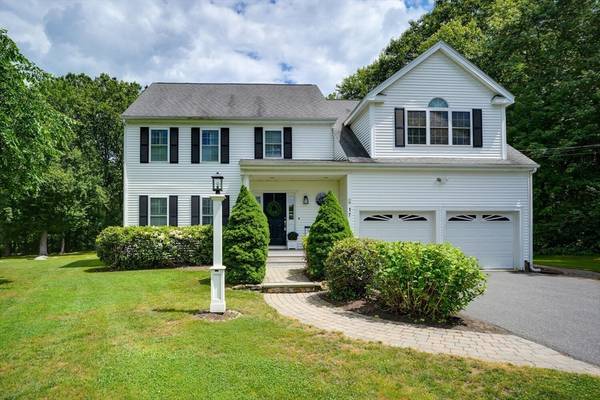 17 Elm St, Hopkinton, MA 01748