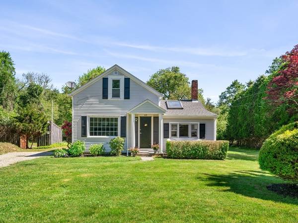 83 Rock Odundee Rd, Dartmouth, MA 02748