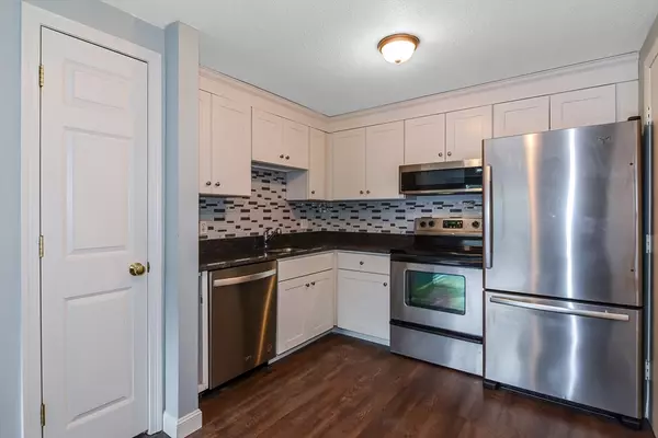 Wrentham, MA 02093,133 Creek St #8