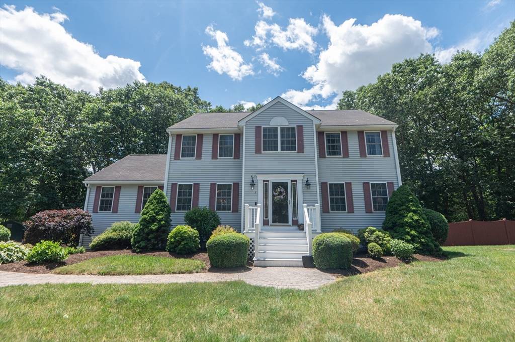3 Maria Dr, Ipswich, MA 01938