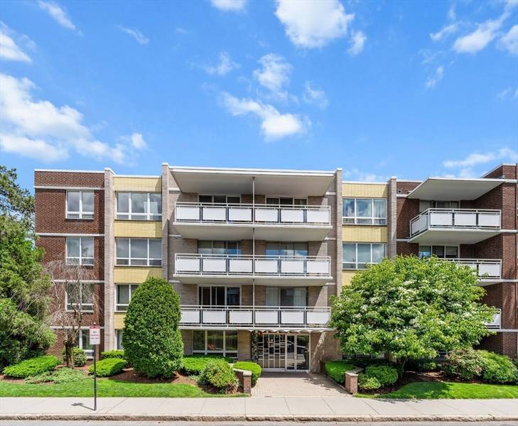 41 Park St #411, Brookline, MA 02445