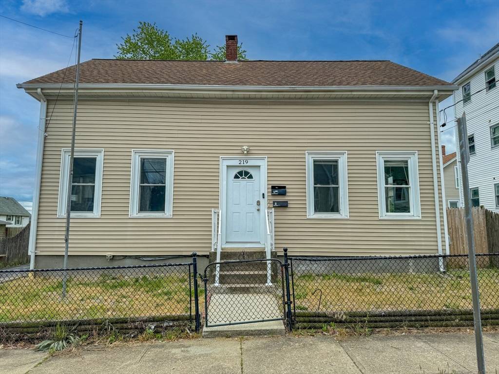 219 Meadow St, Pawtucket, RI 02860
