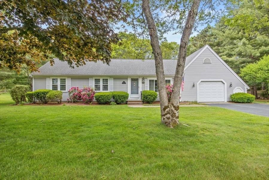 37 Moon Compass Ln, Sandwich, MA 02563