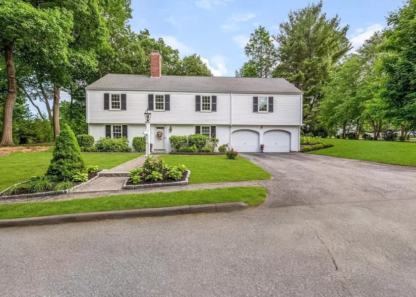 6 Robin Road, Lynnfield, MA 01940