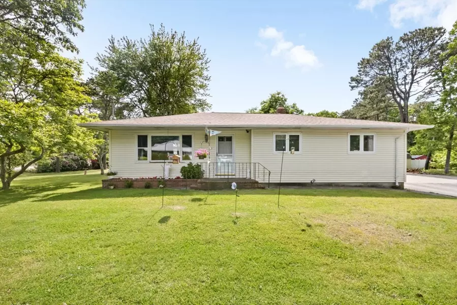 2 Shawnee Drive, Wareham, MA 02532