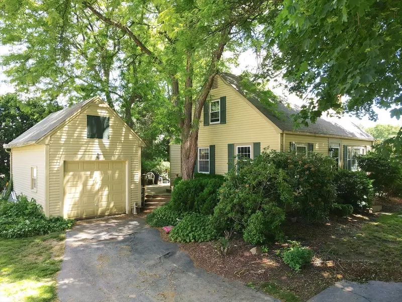 84 Pincushion Rd, Framingham, MA 01702