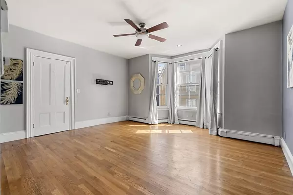 Salem, MA 01970,7 North Pine Street #1