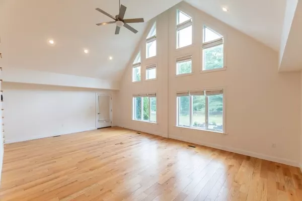 Upton, MA 01568,49 East St