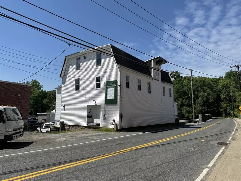 13 & 15 Depot St, Grafton, MA 01560