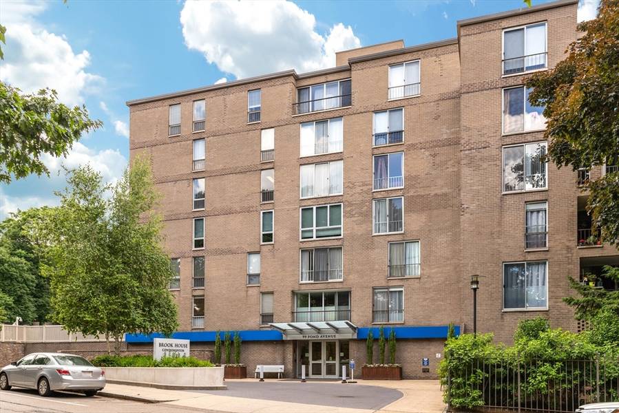 99 Pond Ave #504, Brookline, MA 02445