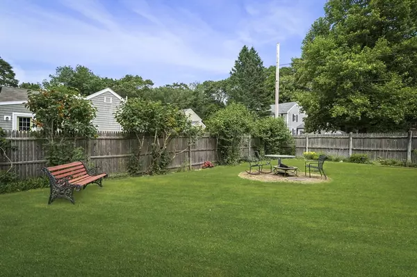 Hamilton, MA 01982,60 Maple Street