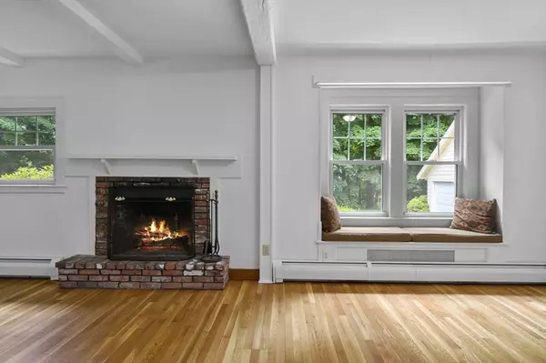 Hamilton, MA 01982,60 Maple Street