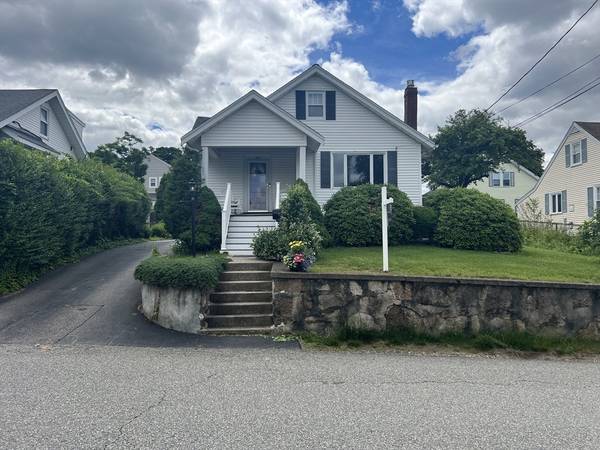 8 Dickerman Ln, Braintree, MA 02184