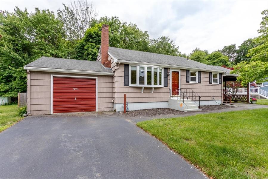 18 Oakwood Dr, Randolph, MA 02368