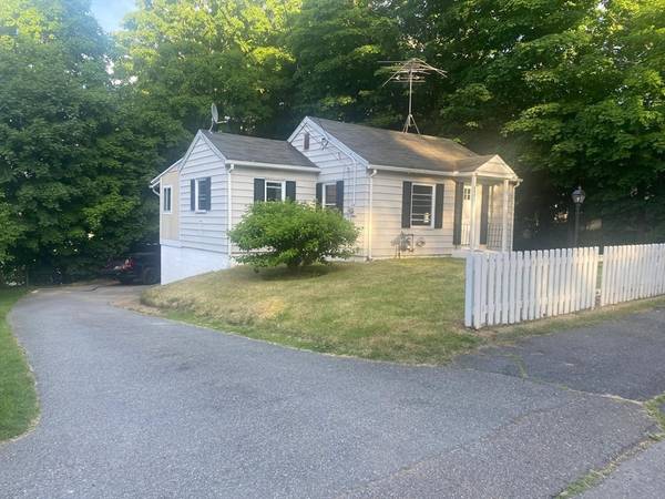 392 Pleasant St, Leominster, MA 01453