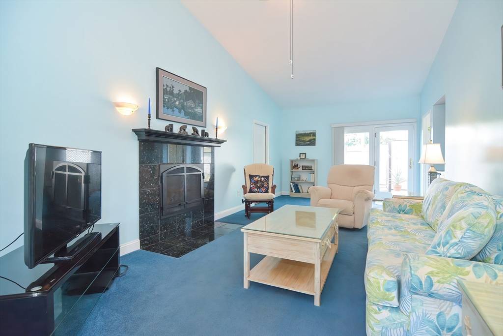 Tiverton, RI 02878,130 Bramble Way