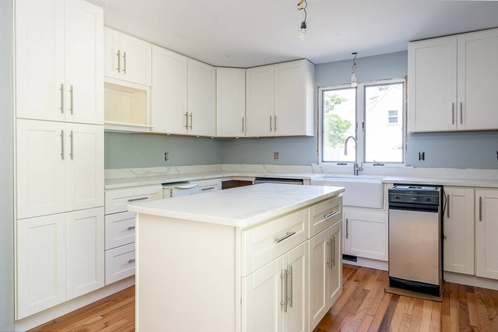 Falmouth, MA 02536,87 Regis Rd
