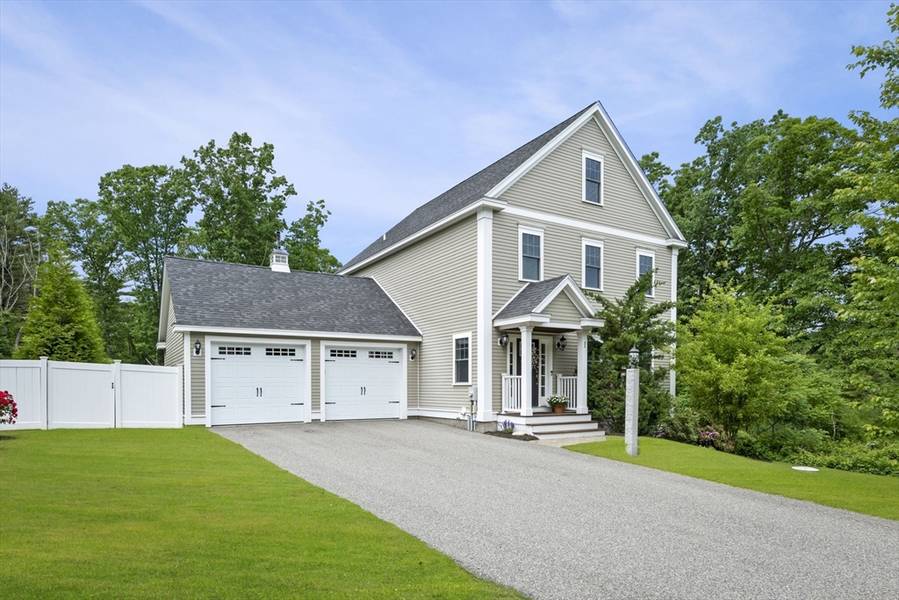 1 Locke Hill Ln, Amesbury, MA 01913