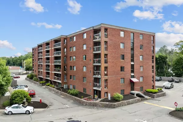 Stoneham, MA 02180,159 Main St #8C