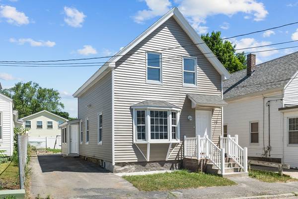 54 Corbett St, Lowell, MA 01852